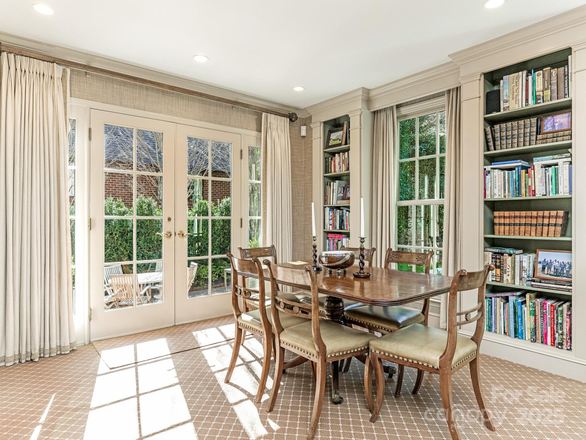 1136 Bolling Road Charlotte, NC 28207 - Photo 10 of 35 Gallery Image 10
