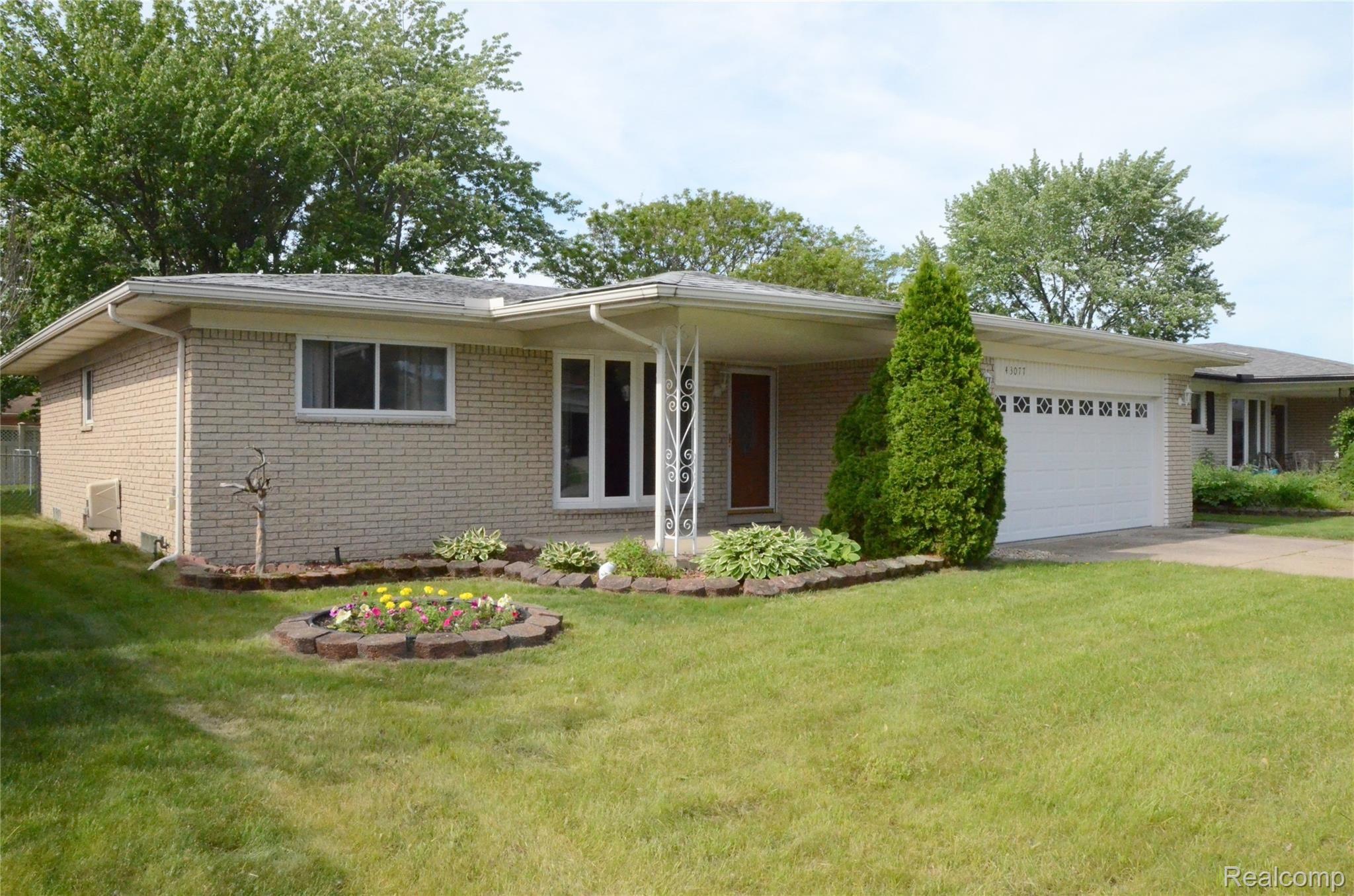 43077 Avon Road Canton, MI 48187 - Photo 4 of 52 DSC_8888.JPG