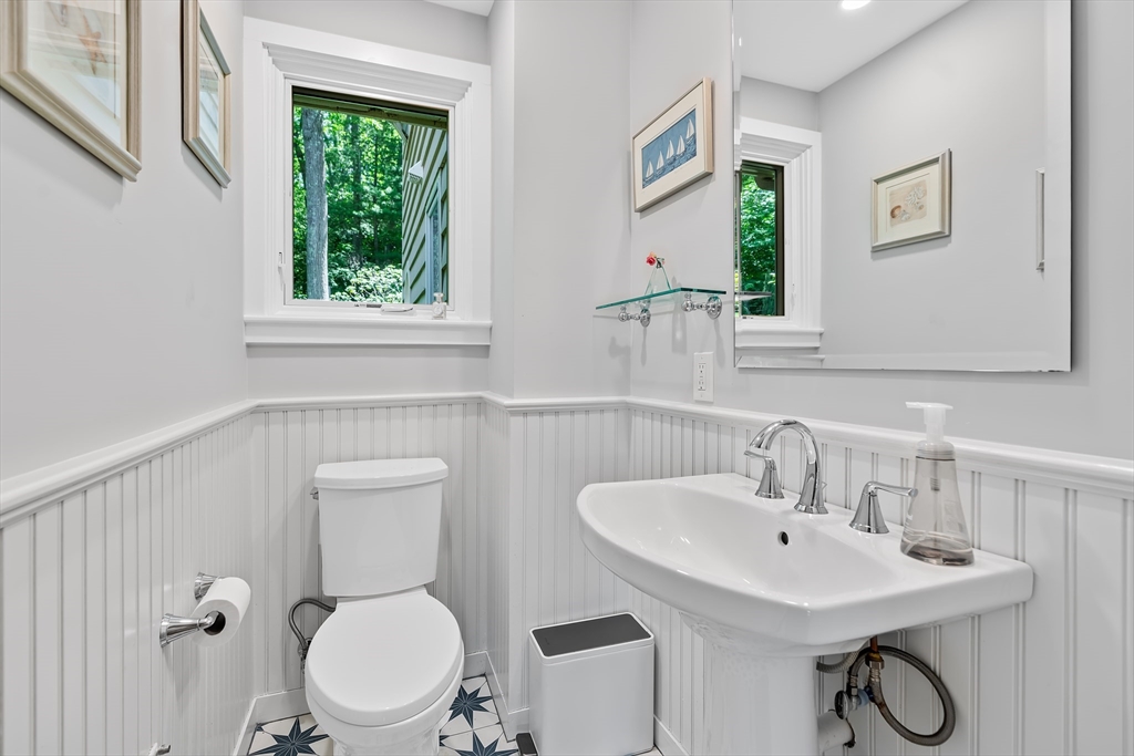 42 Temple Road Wellesley, MA 02482 - Photo 11 of 40
