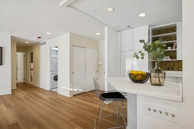 $349,000 | 3030 Pheasant Creek Drive, Unit 102, Northbrook, IL 60062