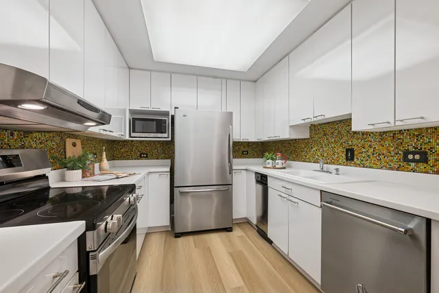 $349,000 | 3030 Pheasant Creek Drive, Unit 102, Northbrook, IL 60062