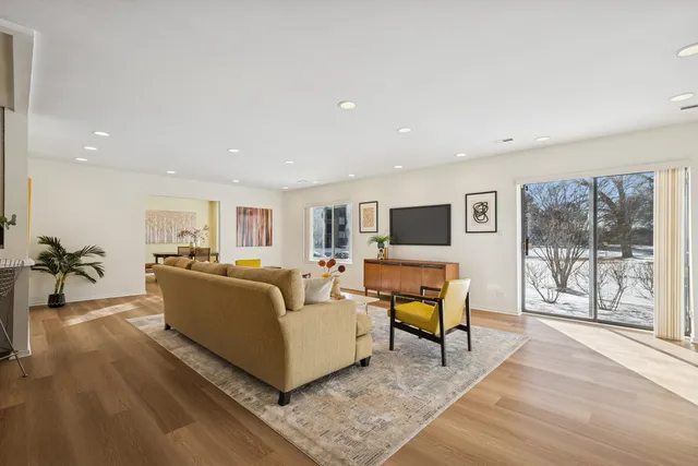 $349,000 | 3030 Pheasant Creek Drive, Unit 102, Northbrook, IL 60062