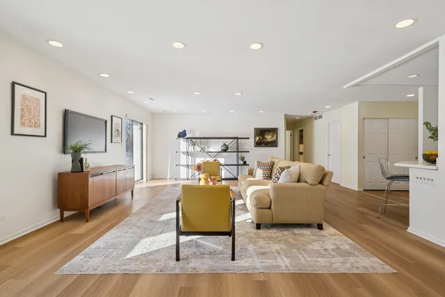 $349,000 | 3030 Pheasant Creek Drive, Unit 102, Northbrook, IL 60062