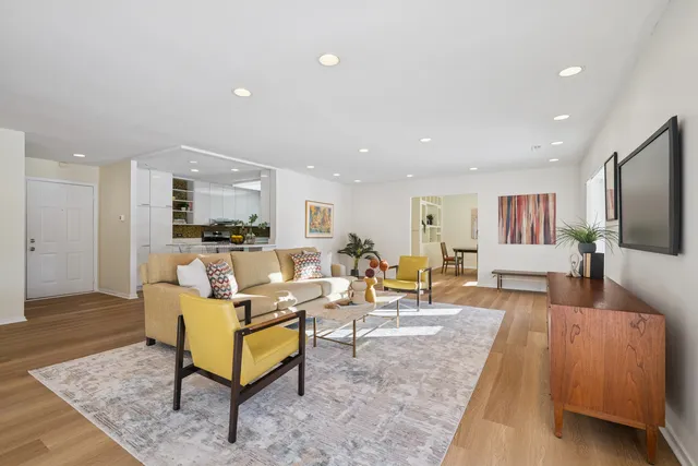 $349,000 | 3030 Pheasant Creek Drive, Unit 102, Northbrook, IL 60062