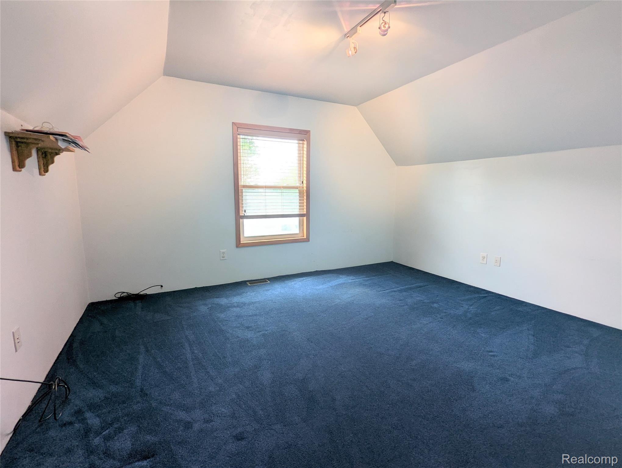 46557 Heydenreich Road Macomb, MI 48044 - Photo 27 of 34 PXL_20220520_152541355.jpg