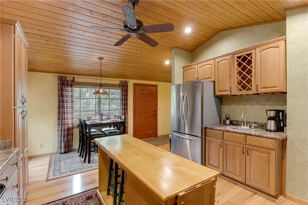 $2,745 | 3935 White Fir Way, Las Vegas, NV 89124