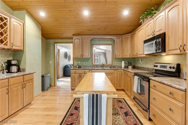 $2,745 | 3935 White Fir Way, Las Vegas, NV 89124