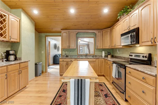 $2,795 | 3935 White Fir Way, Las Vegas, NV 89124