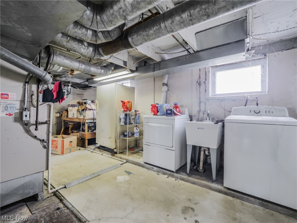 7913 Spring Garden Road Cleveland, OH 44129 - Photo 23 of 30