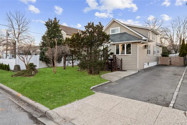 $799,000 | 2858 Cherry Court, Oceanside, NY 11572