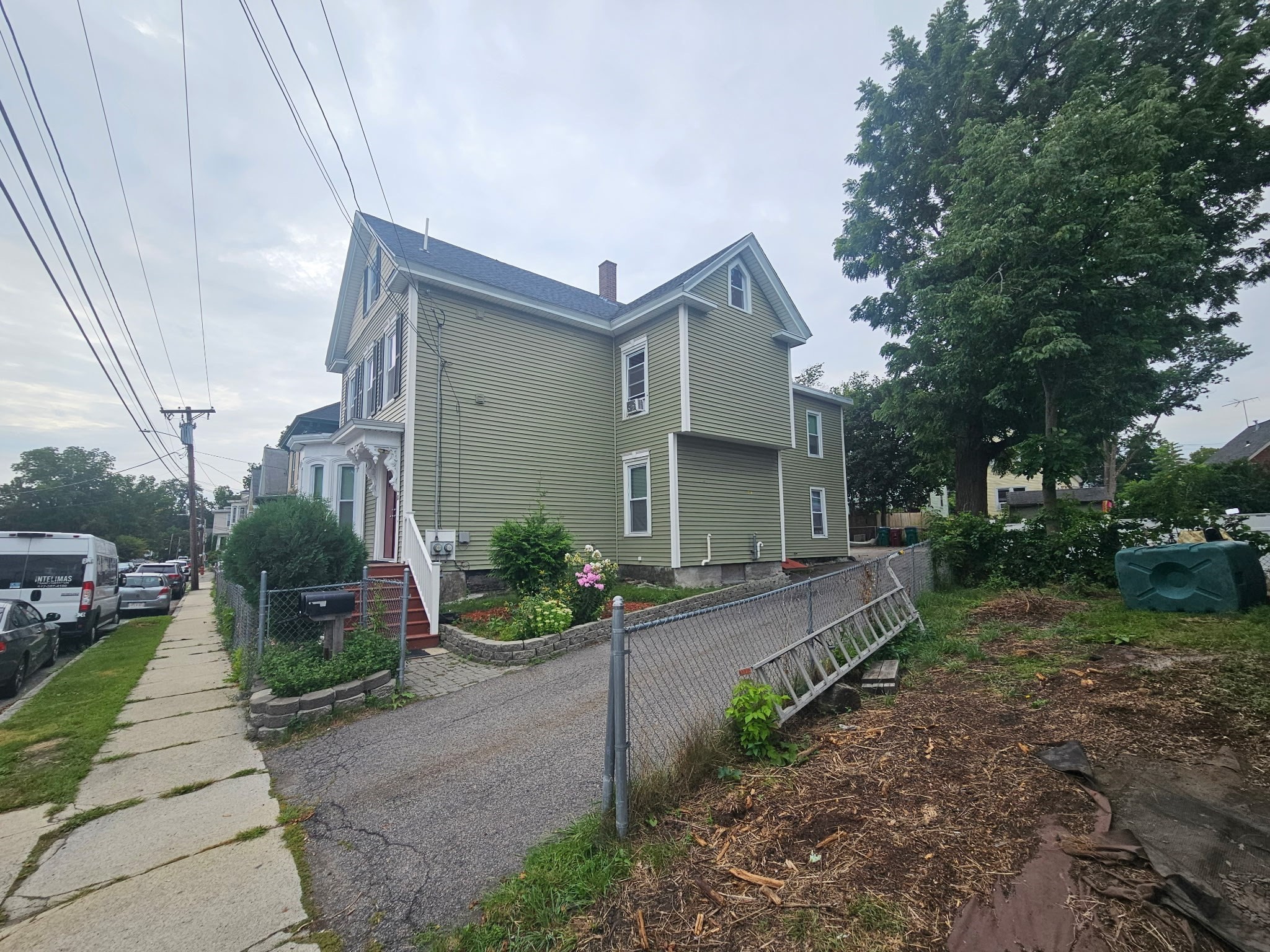 205 Stackpole Street Lowell, MA 01852 - Photo 2 of 31 Gallery Image 2