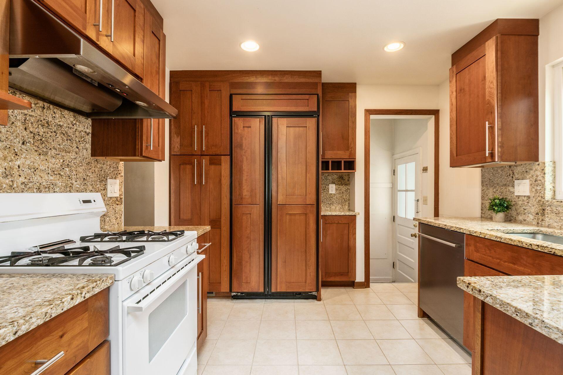 2064 Inchcliff Road Columbus, OH 43221 - Photo 9 of 35 011__h 2064 Inchcliff Rd-1018