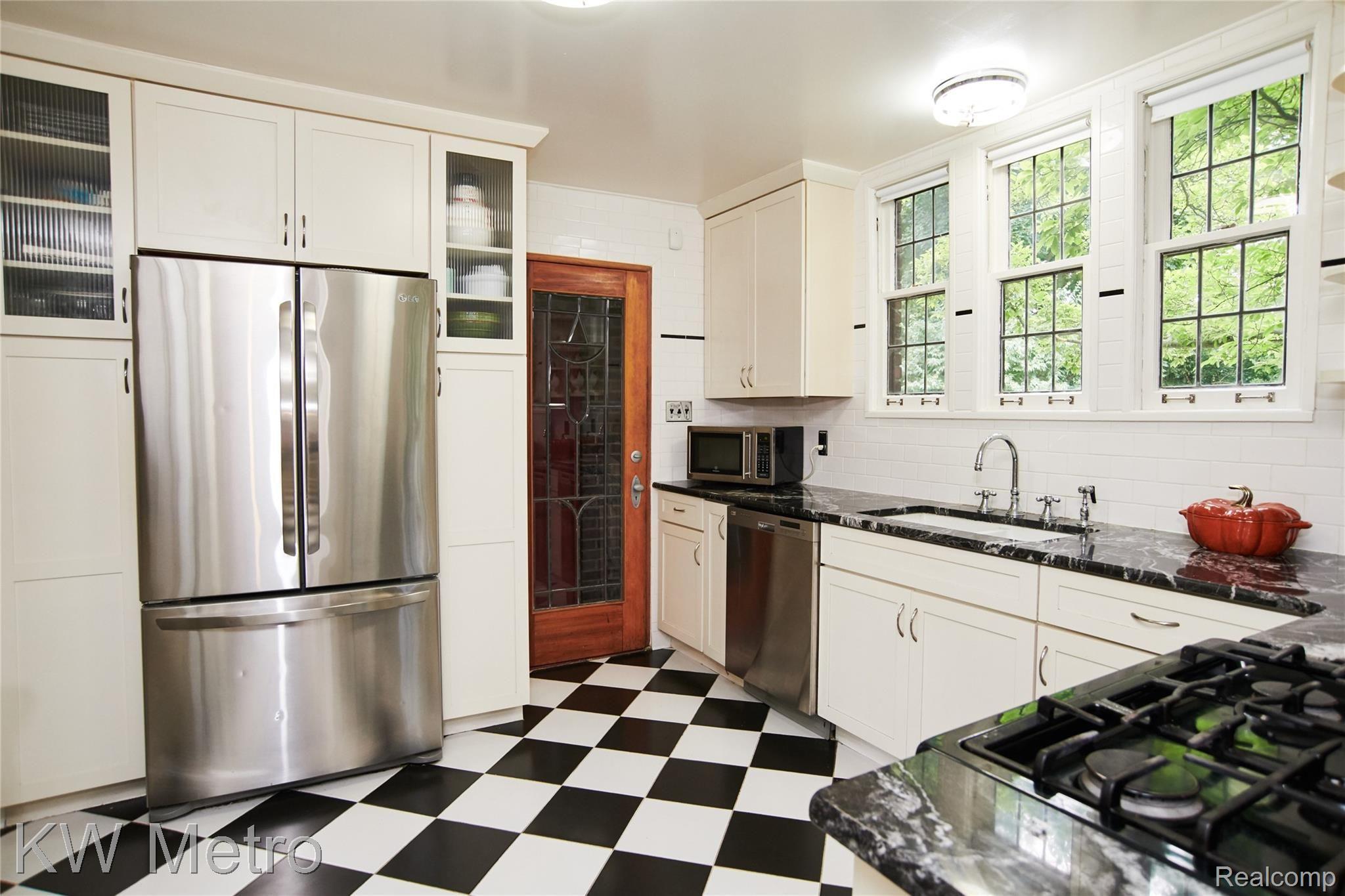 19320 Afton Road Highland Park, MI 48203 - Photo 20 of 59 19320 Afton -- Kitchen.jpg