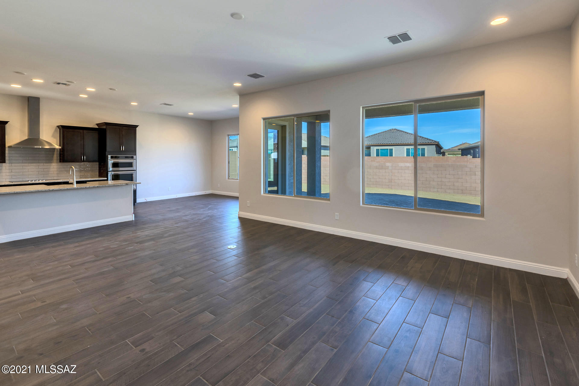 677 East Romsdalen Road East Tucson, AZ 85755 - Photo 16 of 44