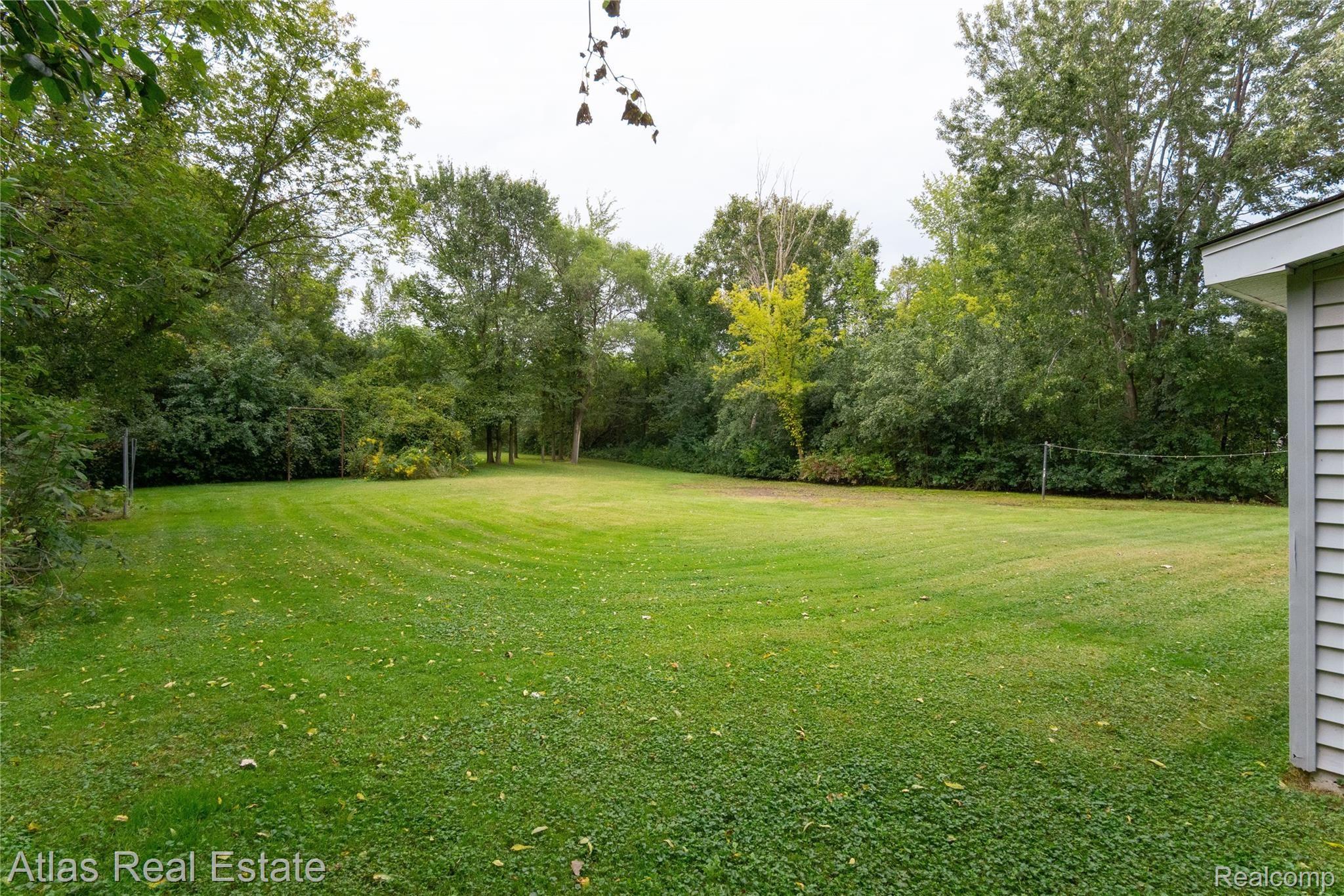 7414 Embury Road Grand Blanc, MI 48439 - Photo 9 of 42 Exteriors (11 of 13).jpg
