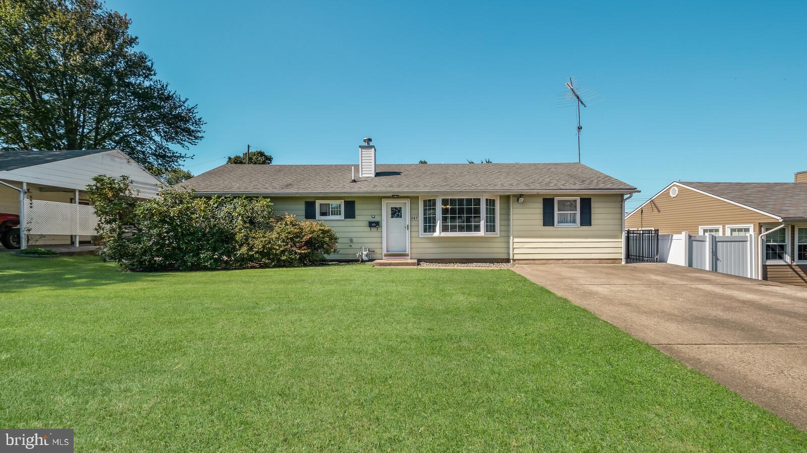 267 Yorkshire Road Fairless Hills, PA 19030 - Photo 2 of 25 Gallery Image 2