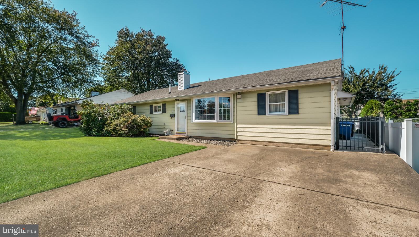 267 Yorkshire Road Fairless Hills, PA 19030 - Photo 3 of 25 Gallery Image 3