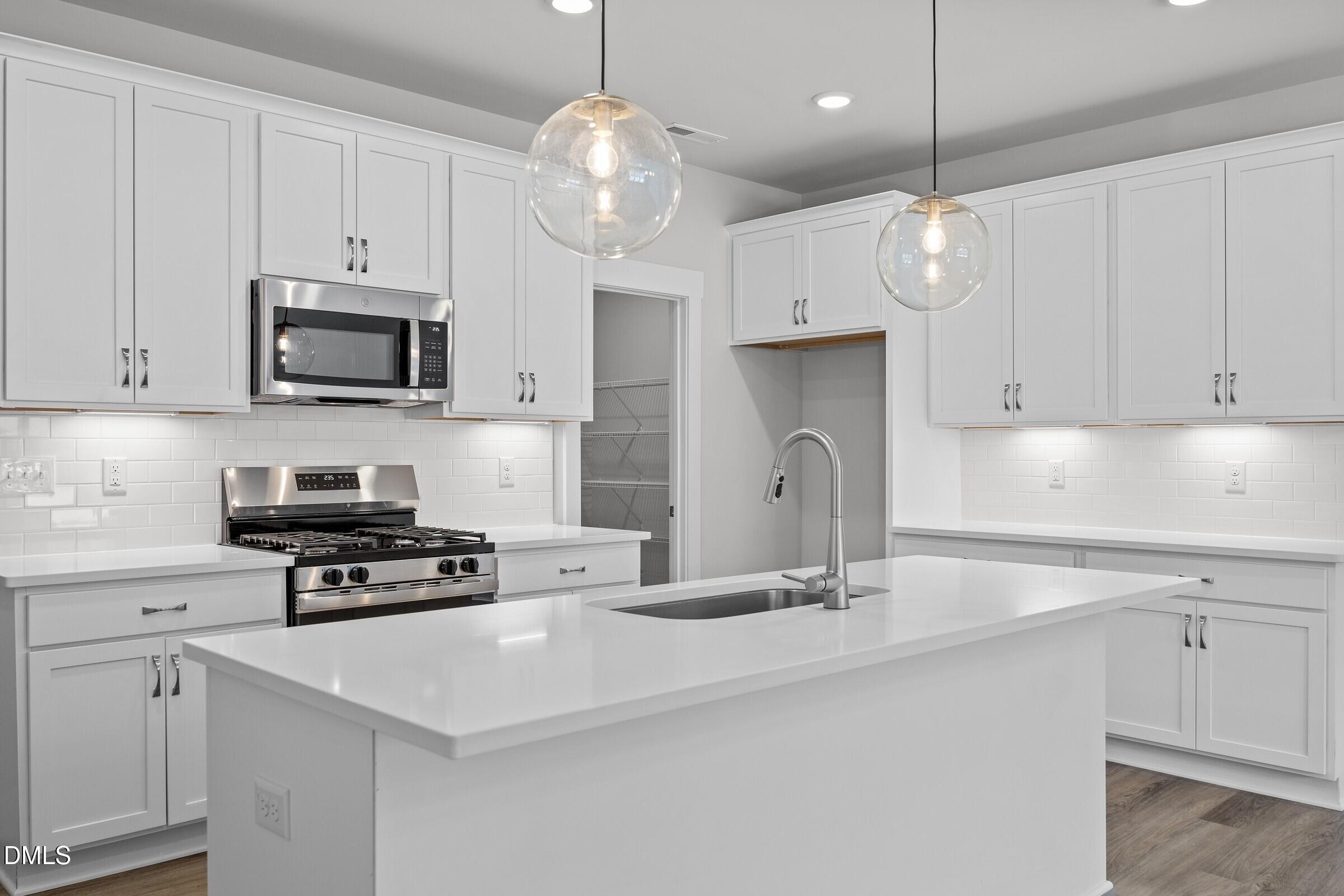 2916 Alyssa Court Raleigh, NC 27604 - Photo 3 of 21 Kitchen - Classic Button Down