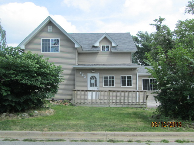 113 Garfield Road Harvard, IL 60033 - Photo 1 of 11 a view of front of a house with a yard