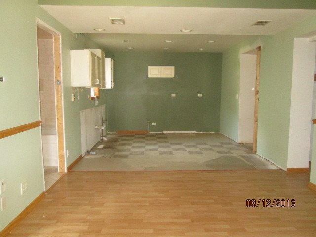 113 Garfield Road Harvard, IL 60033 - Photo 2 of 11 a view of a hallway