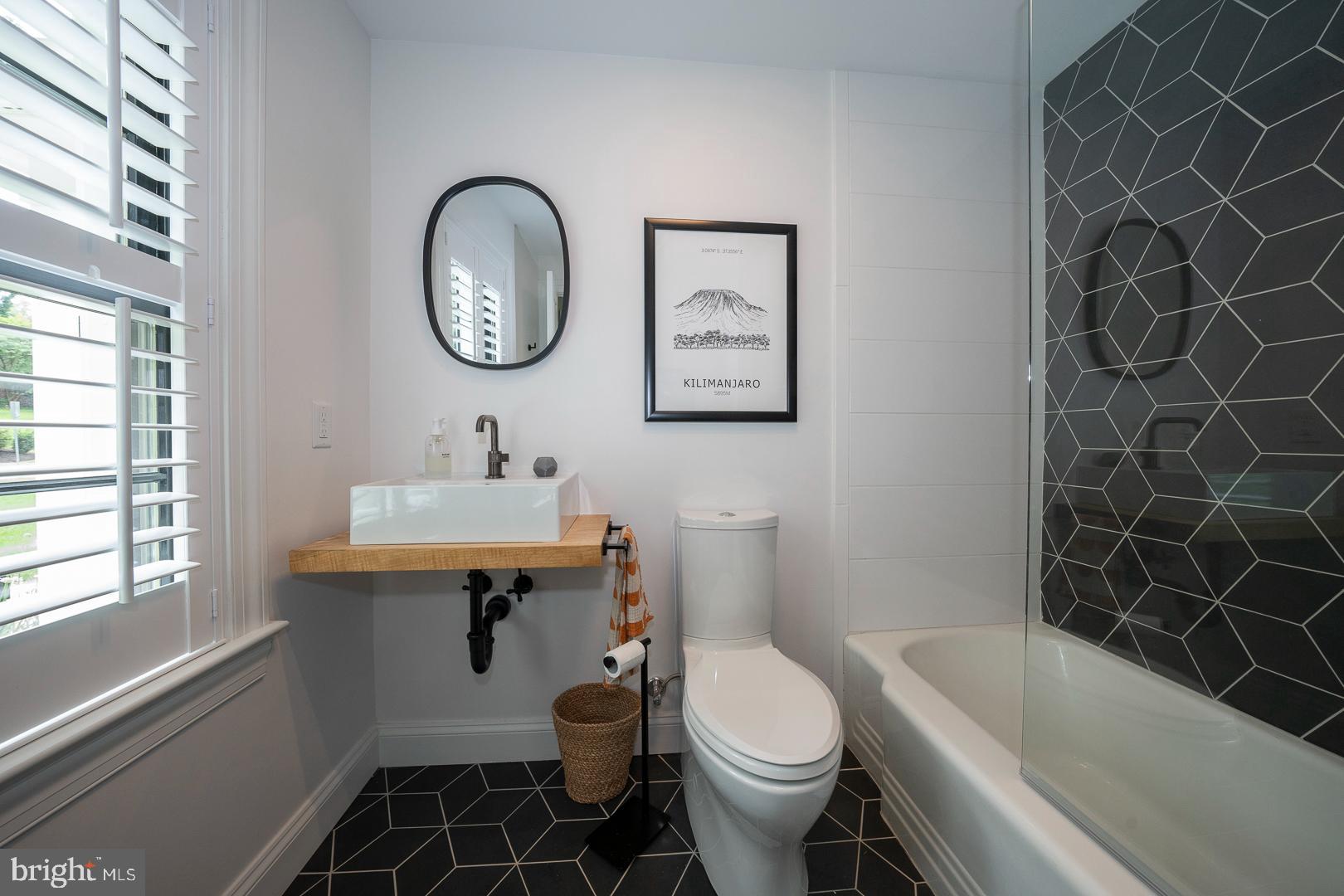 161 Hunters Lane Devon, PA 19333 - Photo 32 of 86 En-suite Full Bath #4