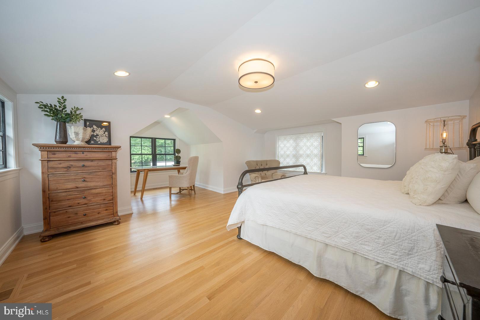 161 Hunters Lane Devon, PA 19333 - Photo 46 of 86 Bedroom #2 w/ desk niche