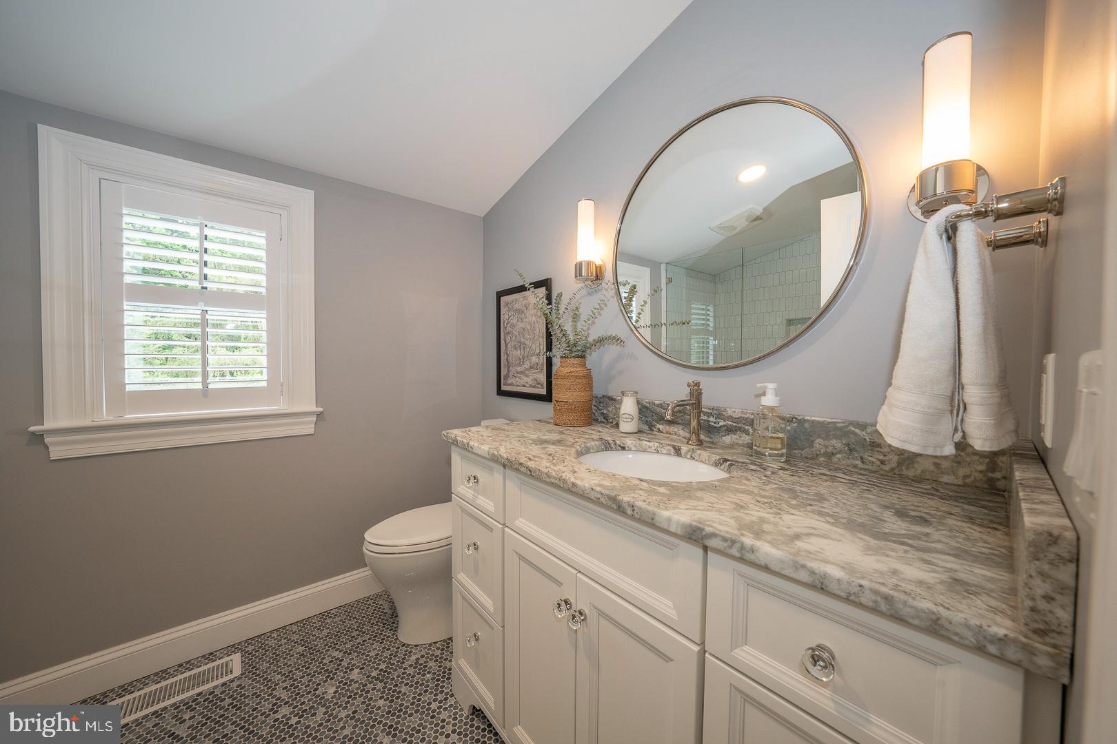 161 Hunters Lane Devon, PA 19333 - Photo 48 of 86 En-suite Full Bathroom #2