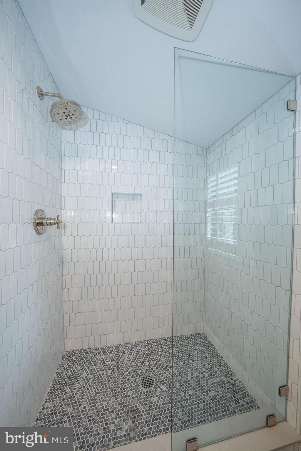 161 Hunters Lane Devon, PA 19333 - Photo 49 of 86 En-suite Full Bathroom #2