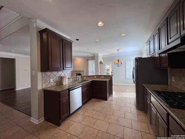 $2,900 | 310 Waxberry Trail, San Antonio, TX 78256