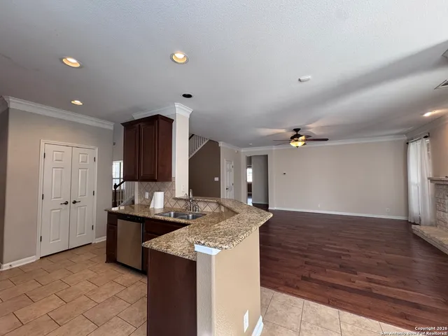 $2,900 | 310 Waxberry Trail, San Antonio, TX 78256