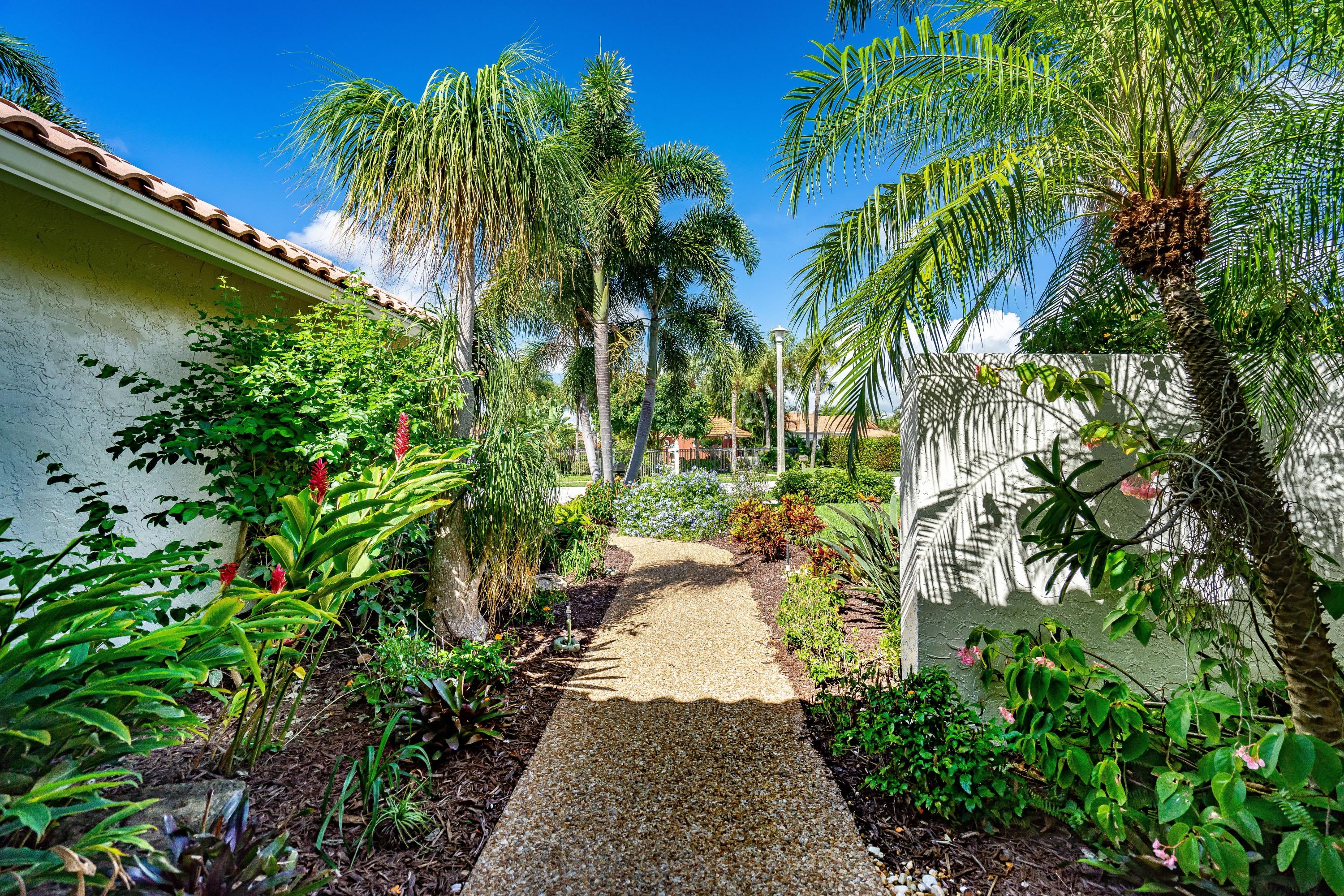 5530 Northwest 3rd Terrace Boca Raton, FL 33487 - Photo 22 of 56 Front garden