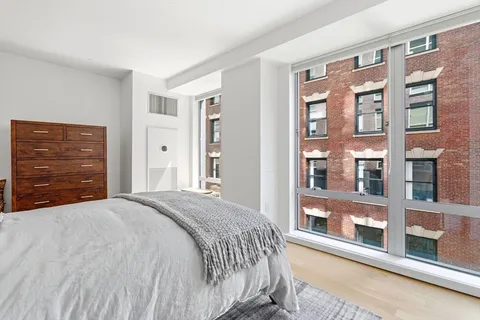 $1,195,000 | 80 Broad Street, Unit 602, Boston, MA 02110