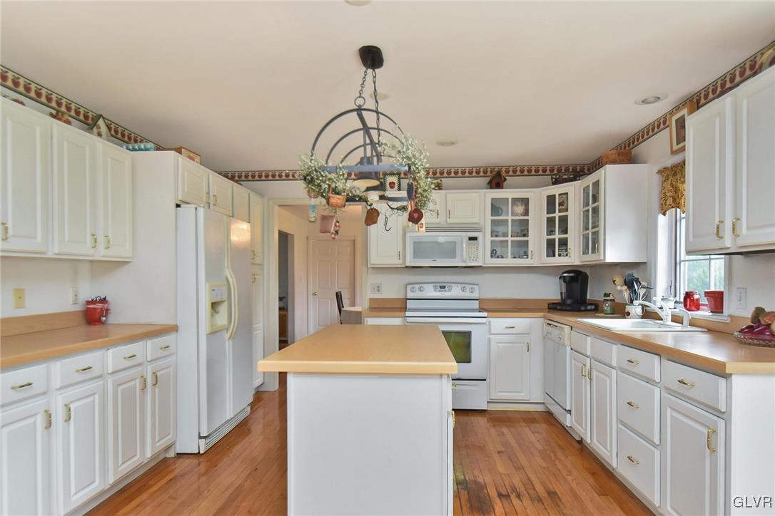 105 Hahn Road Stroudsburg, PA 18360 - Photo 14 of 45 a kitchen that has a lot of cabinets in it and wooden floors