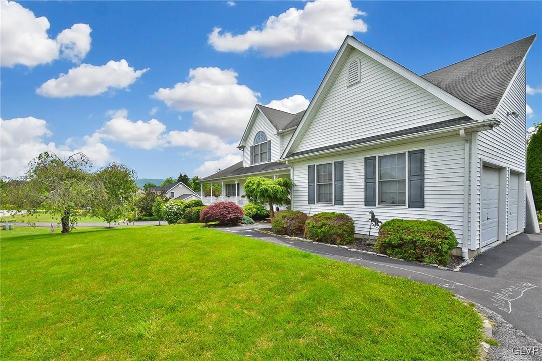 105 Hahn Road Stroudsburg, PA 18360 - Photo 2 of 45 a view of a house with a garden