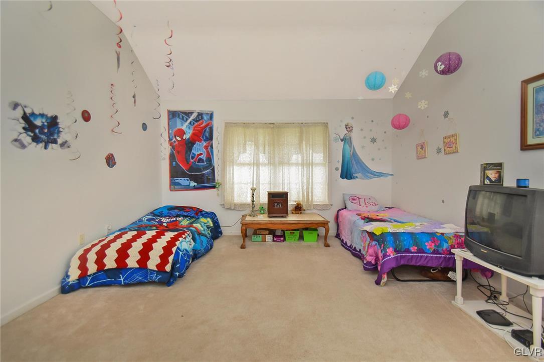 105 Hahn Road Stroudsburg, PA 18360 - Photo 21 of 45 a bedroom with toys and a small space