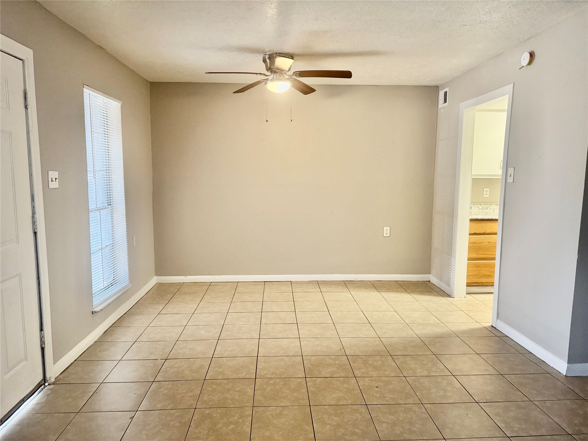 9413 Hollock Street, Unit B Houston, TX 77075 - Photo 3 of 12 a view of an empty room
