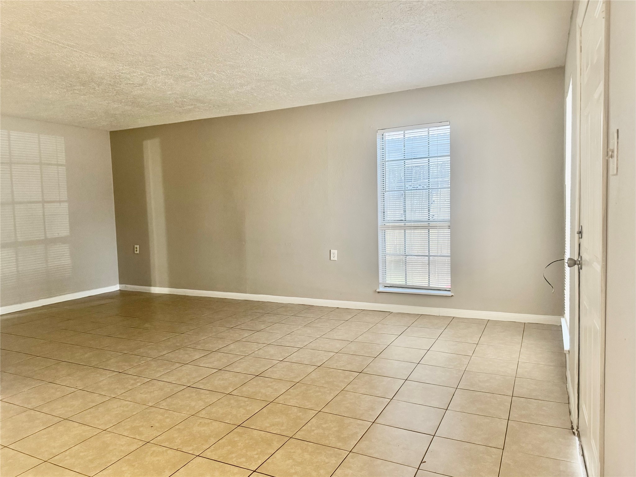 9413 Hollock Street, Unit B Houston, TX 77075 - Photo 4 of 12 a view of an empty room and window