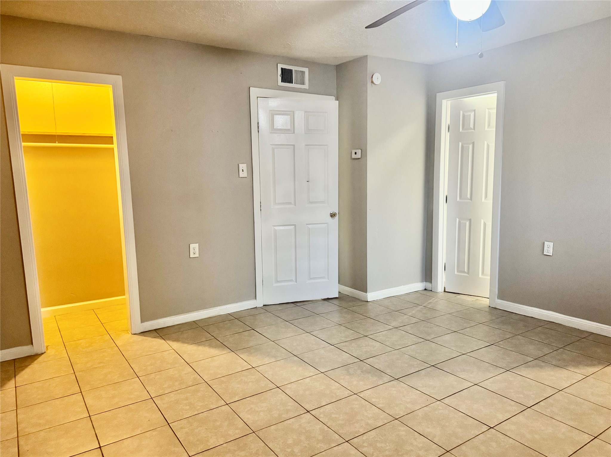 9413 Hollock Street, Unit B Houston, TX 77075 - Photo 9 of 12 a view of an empty room and window