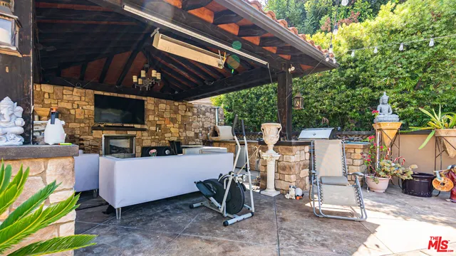 a outdoor living with seating area