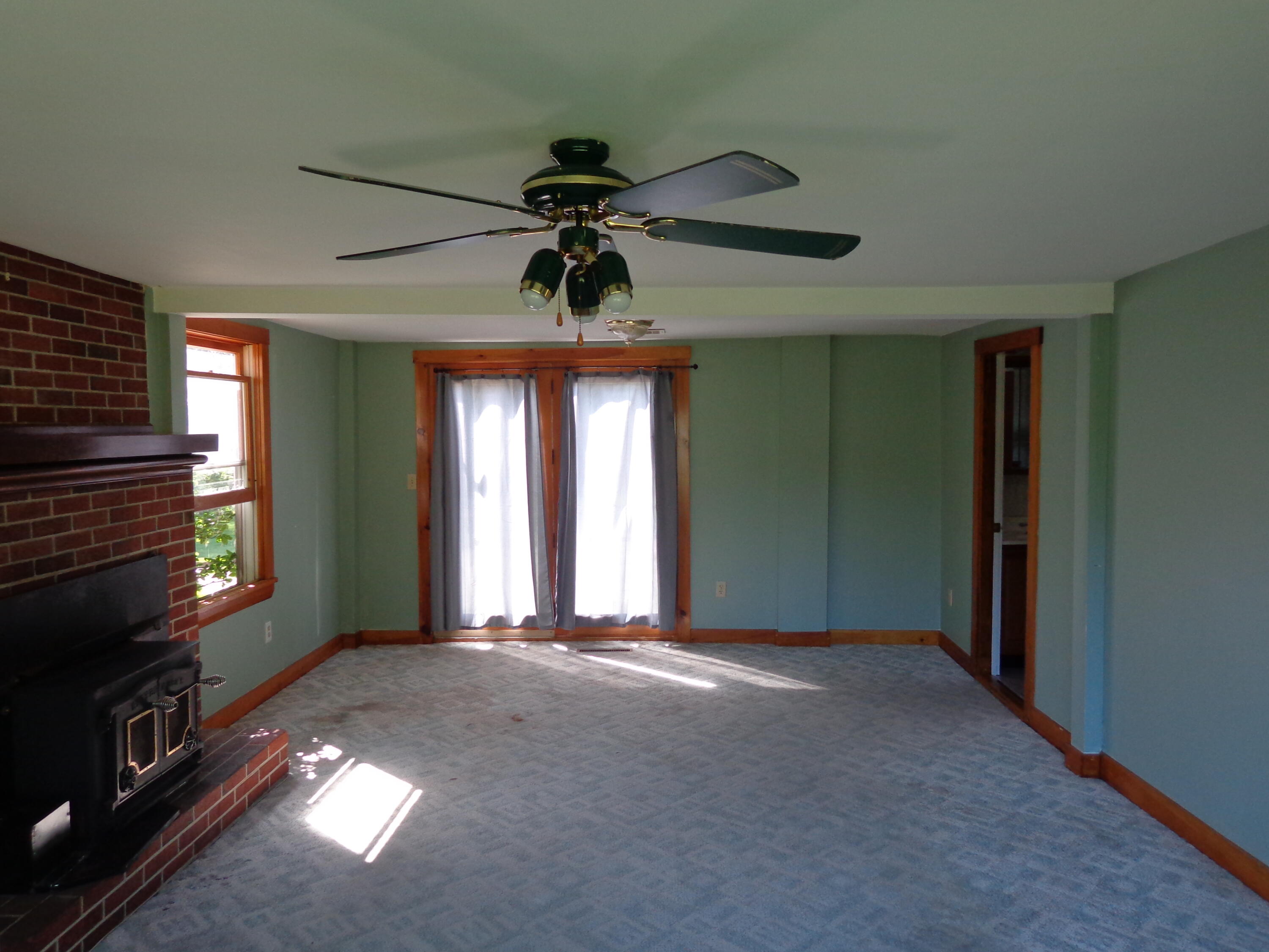 1386 State Route 32 Round Pond, ME 04564 - Photo 21 of 80 Living Room