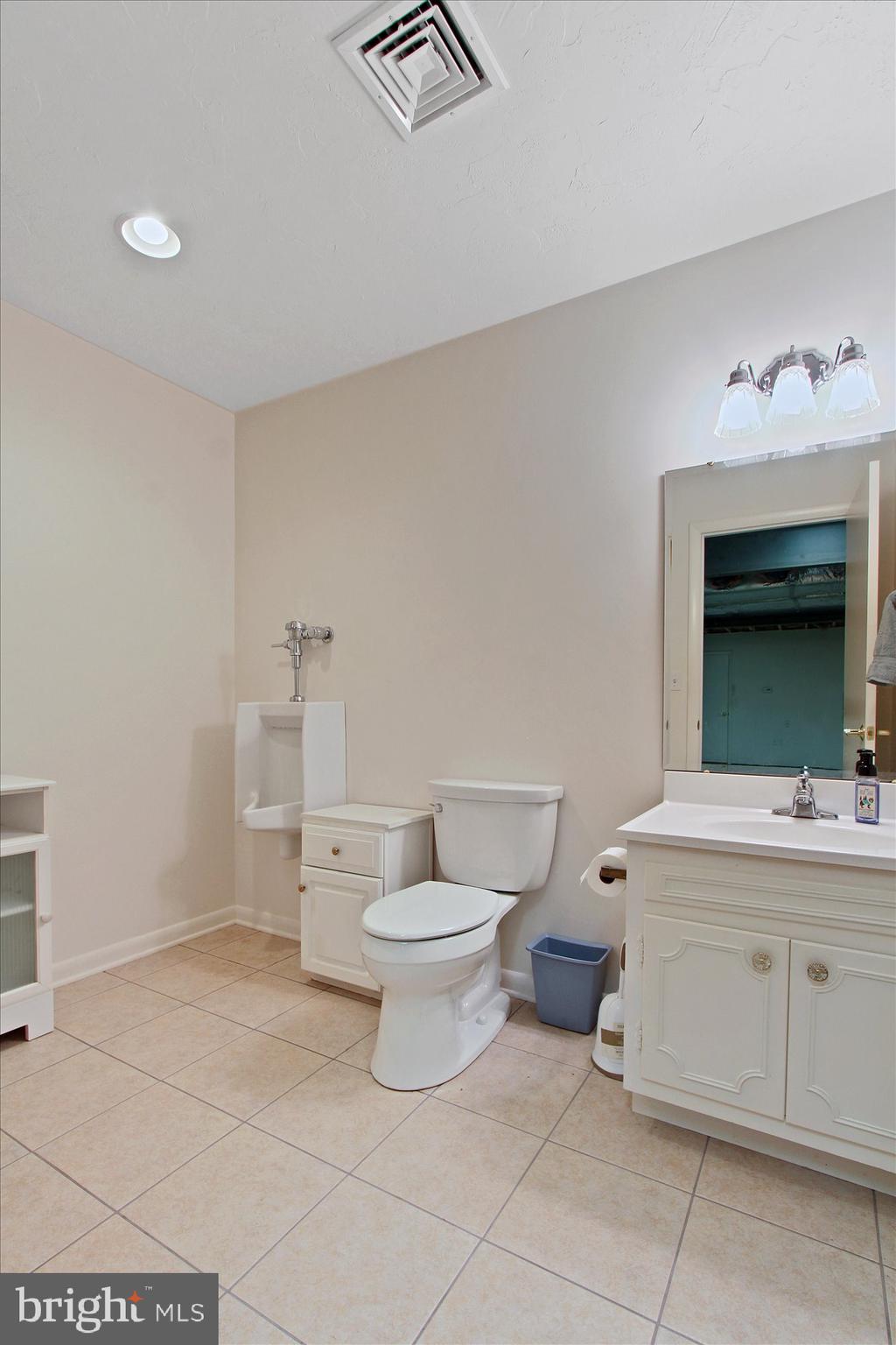 2330 Sutton Road York, PA 17403 - Photo 30 of 32