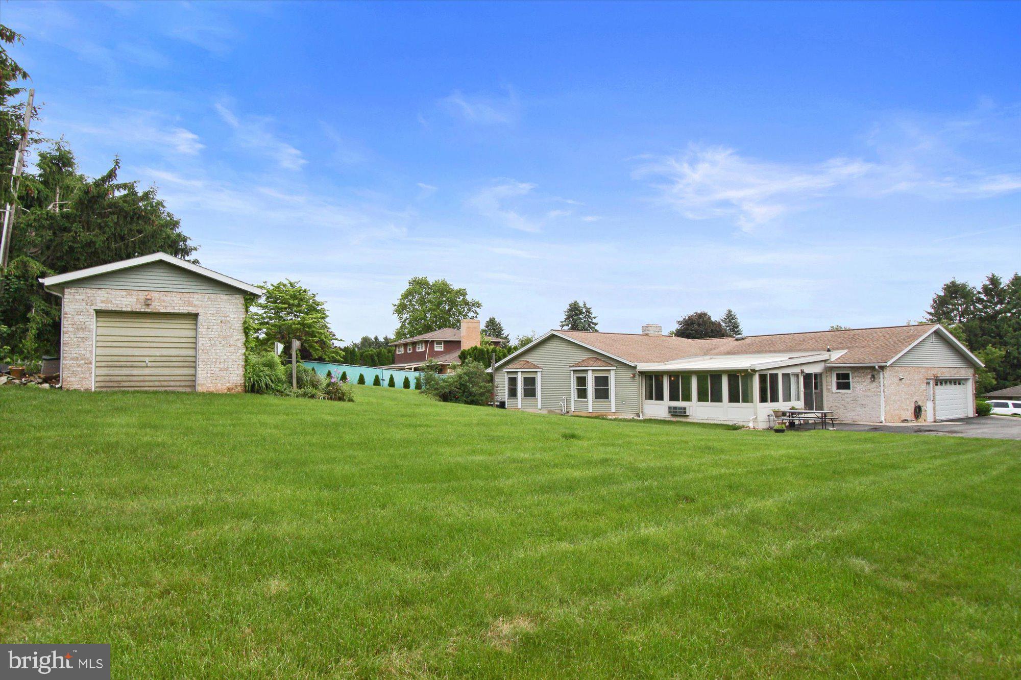 2330 Sutton Road York, PA 17403 - Photo 4 of 32