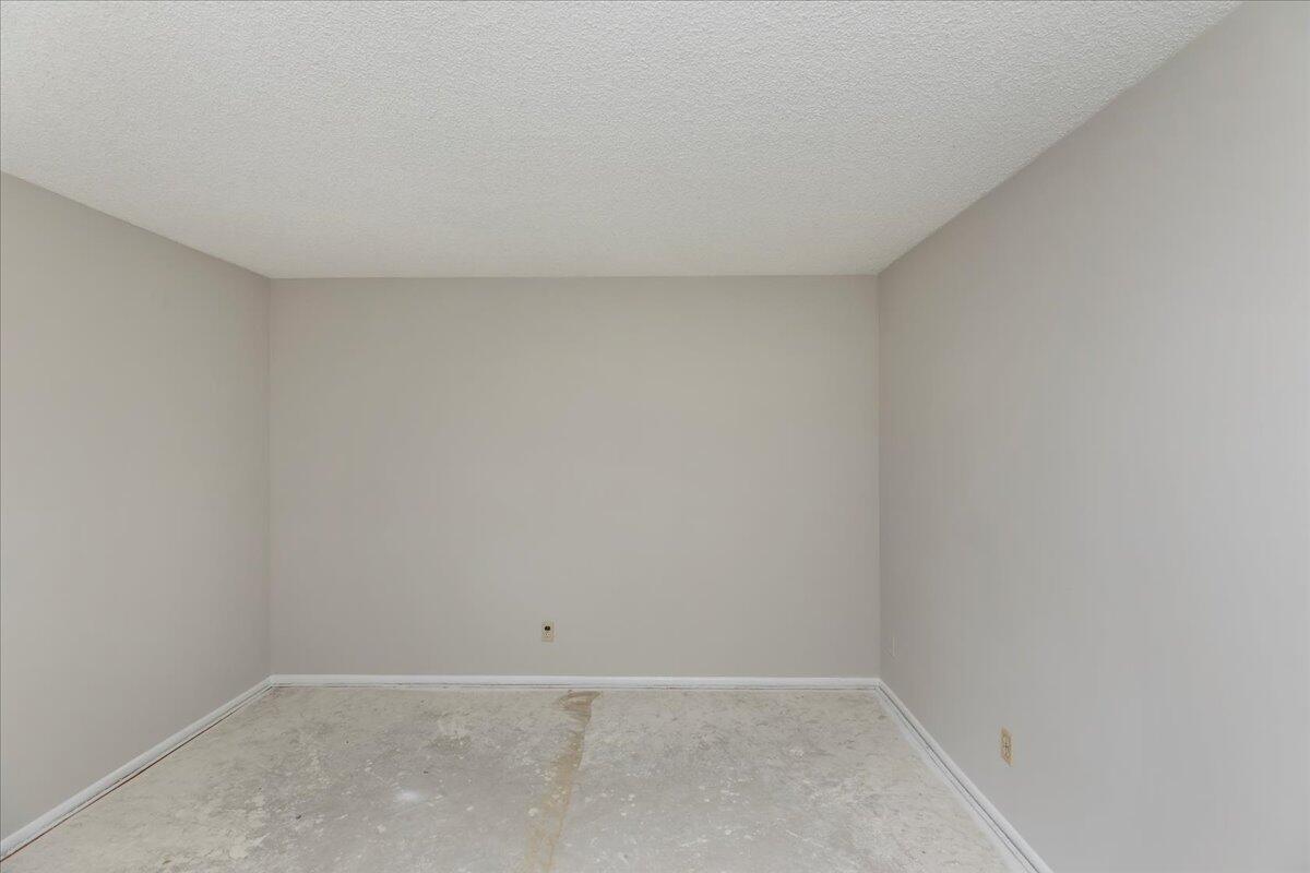 26200 Redlands Boulevard, Unit 68 Redlands, CA 92373 - Photo 20 of 32 a view of an empty room