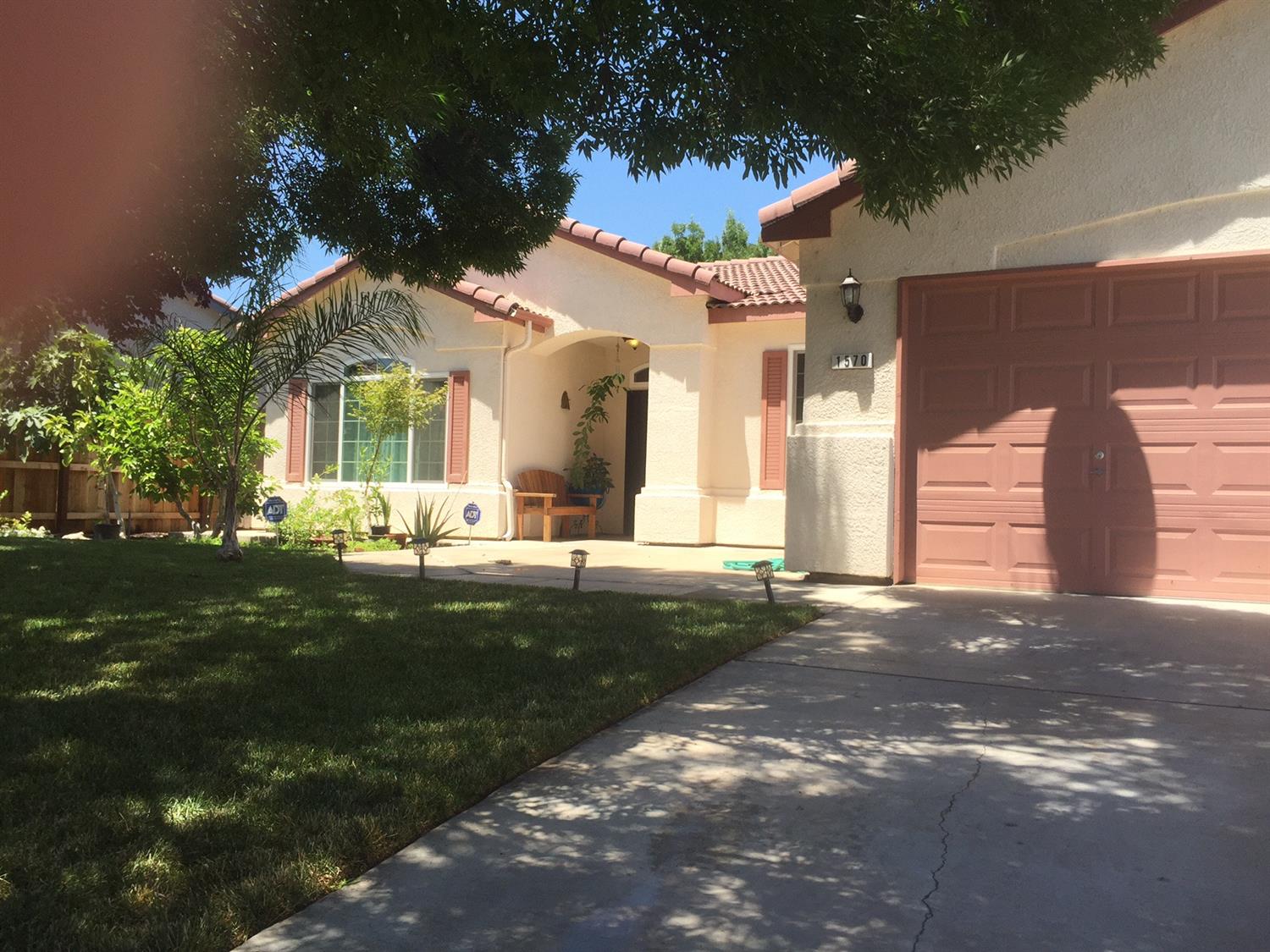 1570 East Willow Ridge Avenue Reedley, CA 93654 - Photo 2 of 19 Gallery Image 2