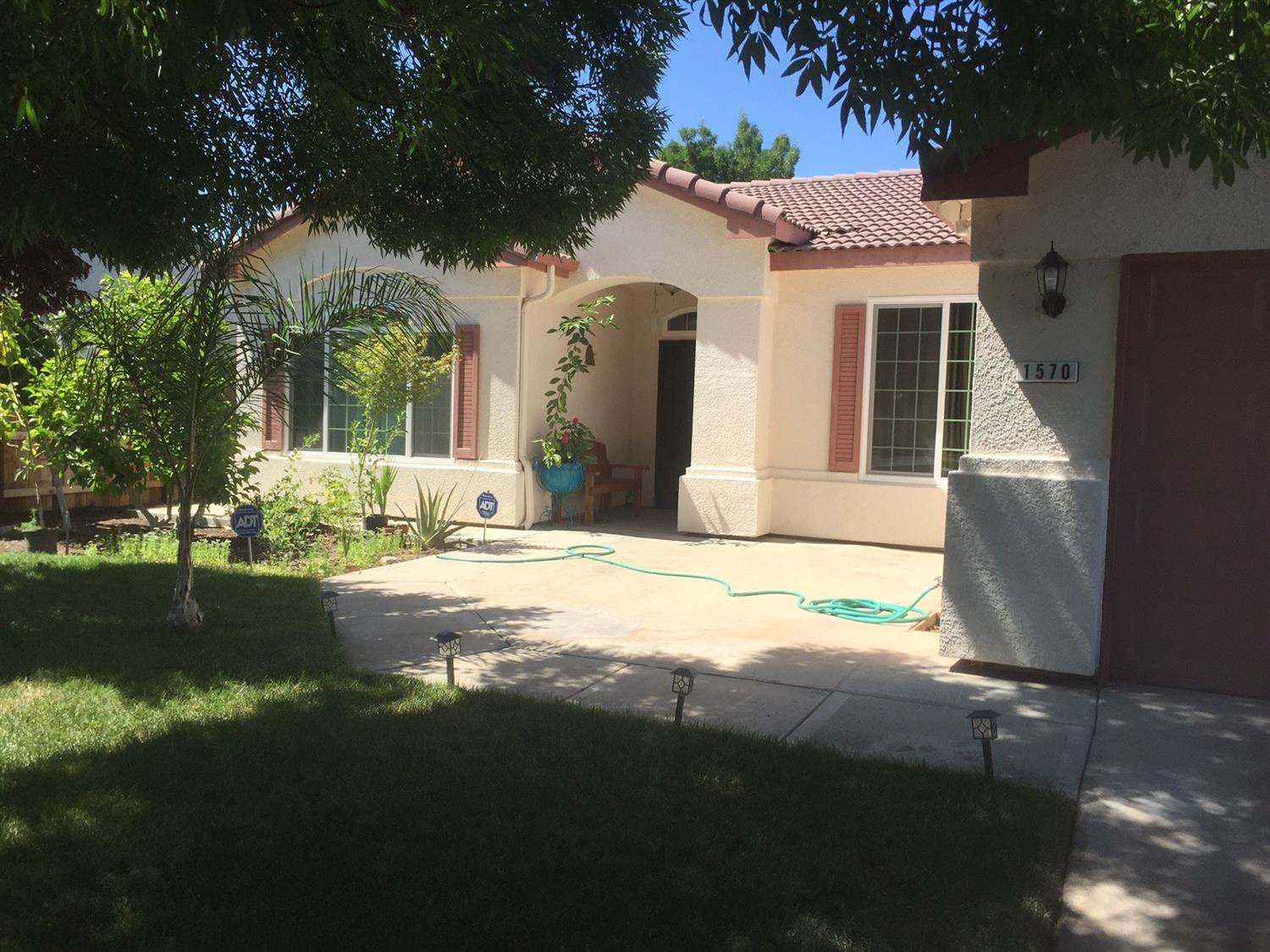 1570 East Willow Ridge Avenue Reedley, CA 93654 - Photo 3 of 19 Gallery Image 3