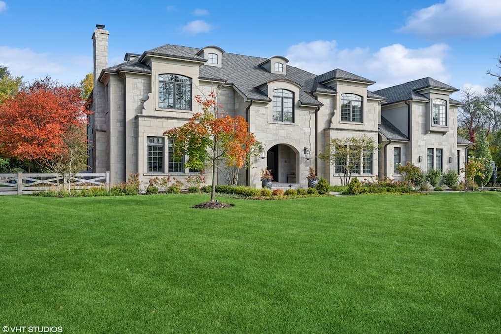 375 Old Farm Road Northfield, IL 60093 - Photo 2 of 78 a front view of a house with a yard