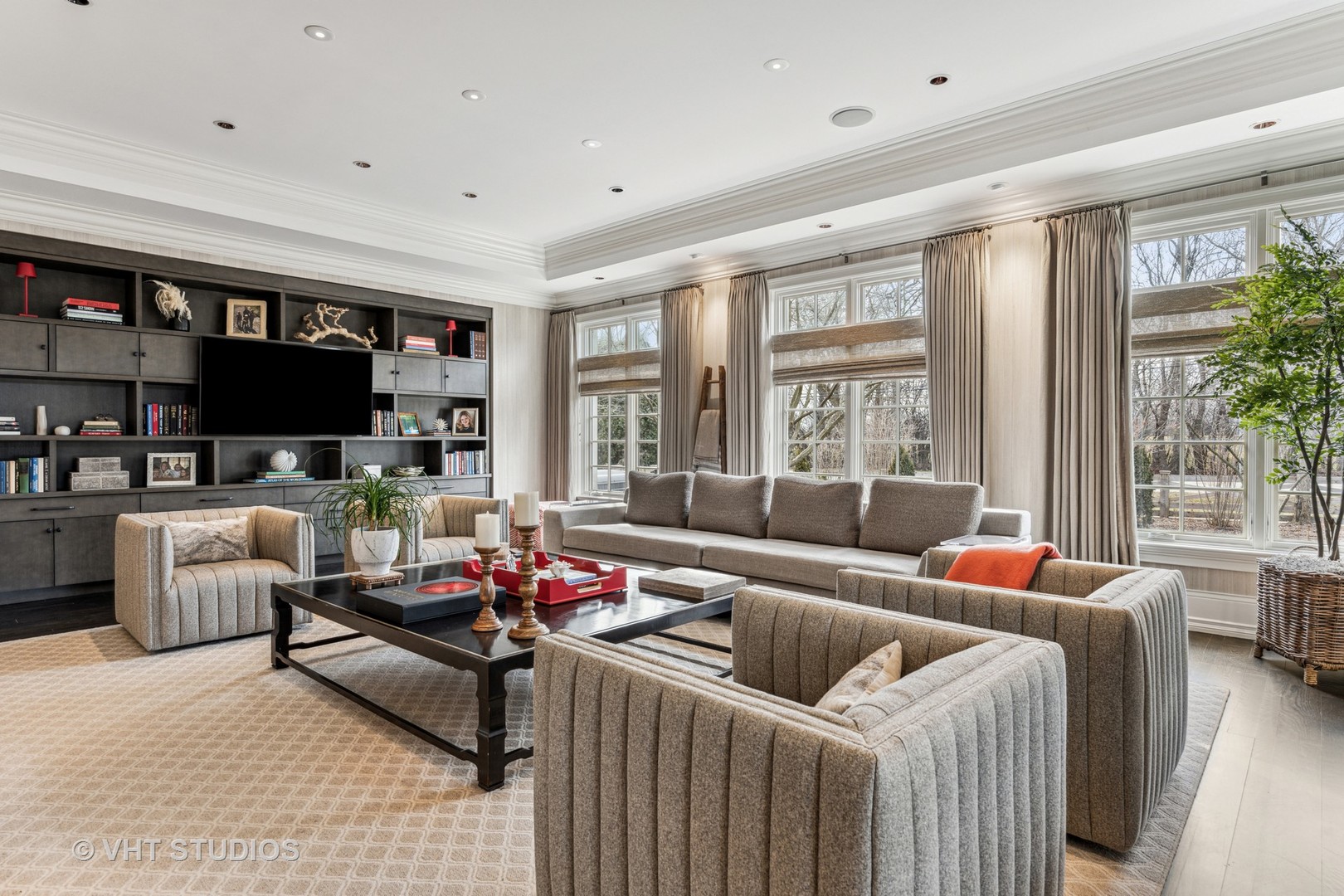 375 Old Farm Road Northfield, IL 60093 - Photo 23 of 78 a living room with furniture and a flat screen tv
