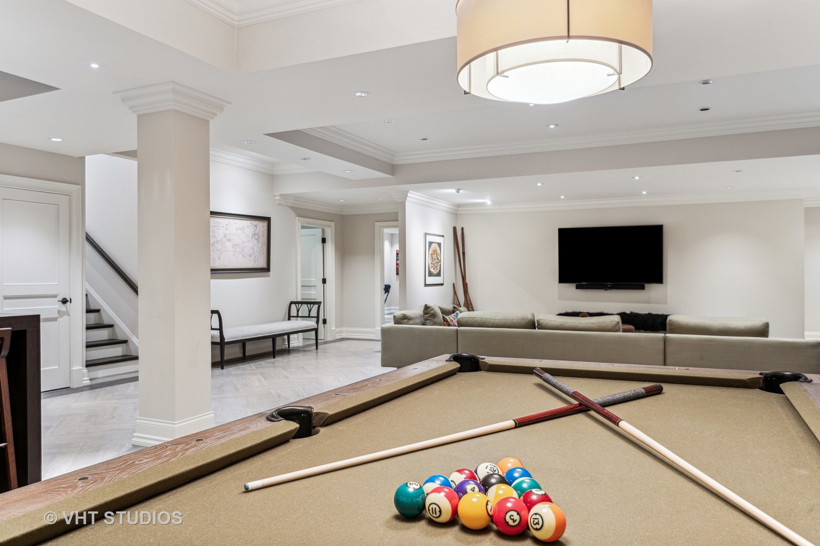 375 Old Farm Road Northfield, IL 60093 - Photo 51 of 78 a living room with furniture and a flat screen tv