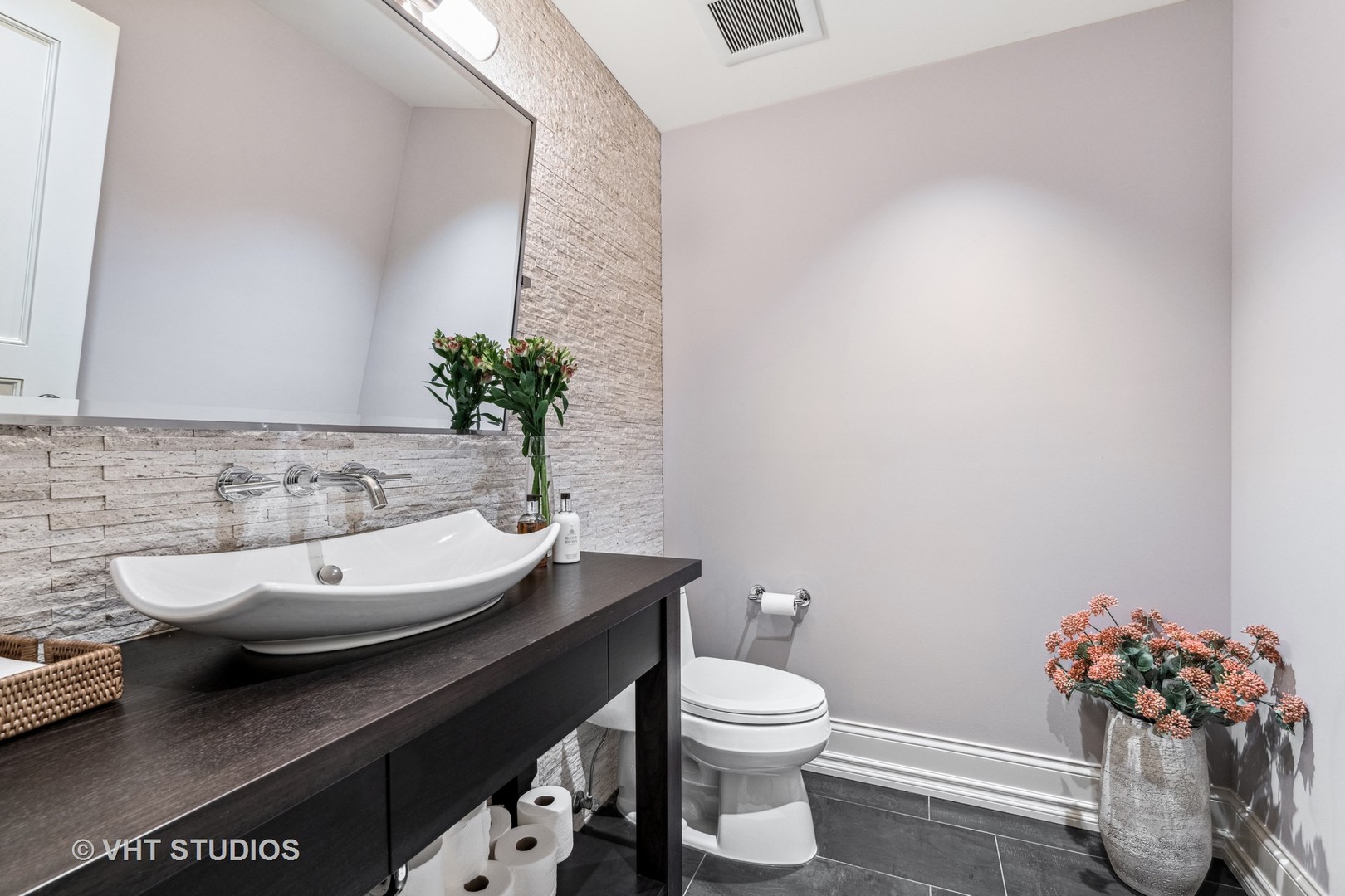 375 Old Farm Road Northfield, IL 60093 - Photo 58 of 78 a bathroom with a sink a toilet and a mirror