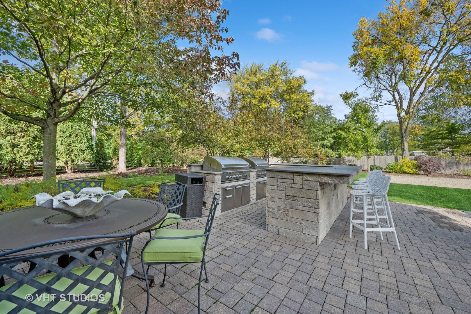 375 Old Farm Road Northfield, IL 60093 - Photo 61 of 78 a view of a chairs and table in the patio